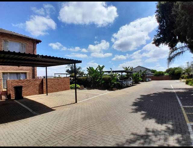 2 BEDROOM APARTMENT FOR SALE IN HEUWELSIG ESTATE